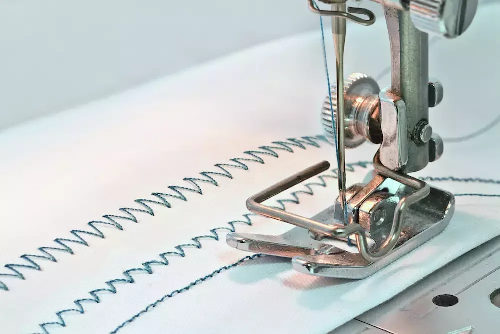Single vs Double Needle Industrial Sewing Machines: Factory Setup Guide